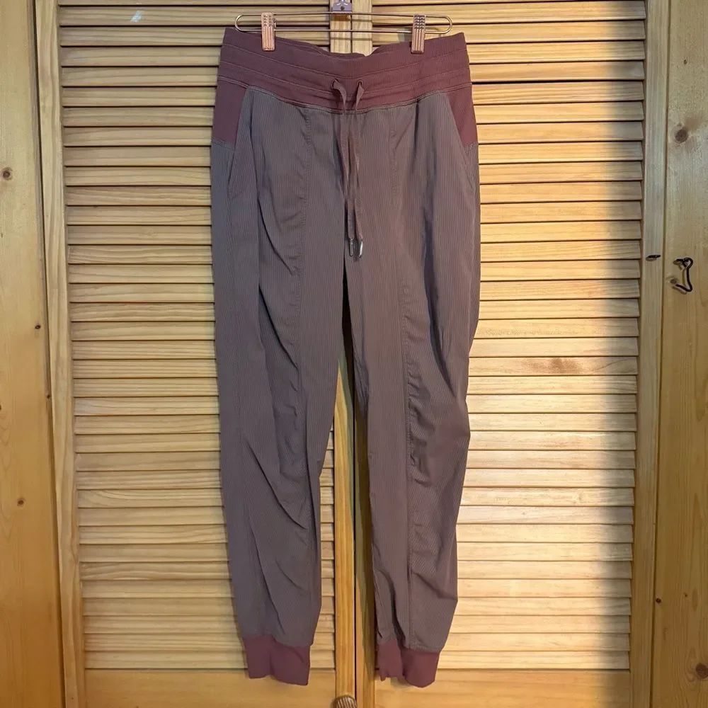 Lululemon Athletica brown studio mid rise jogger full length size 6